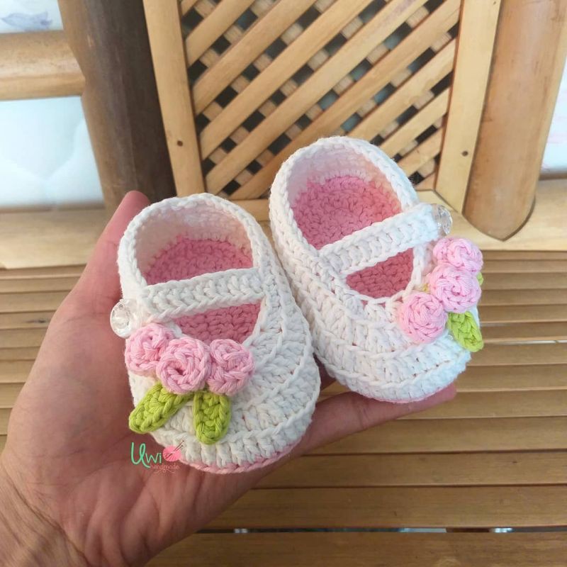 Sepatu Rajut Bayi Perempuan