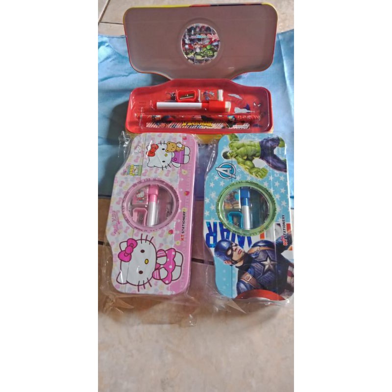 

Tempat Pensil Berkarakter + Alat Tulis berkarakter