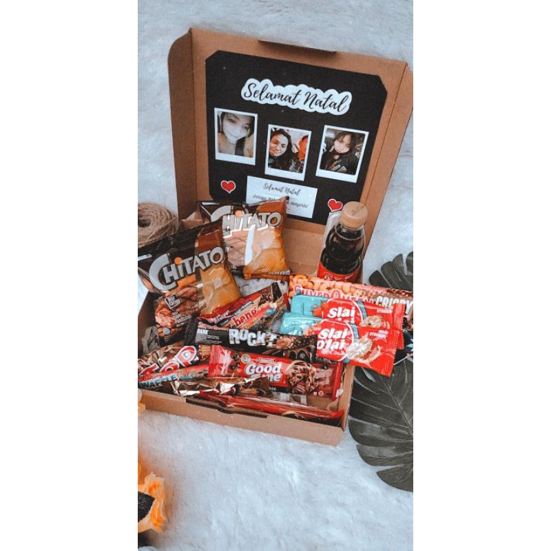 

GIFT HAMPERS JAJANAN, KADO BOX SNACK, KADO WISUDA,ULTAH,ANNIV SIMPEL