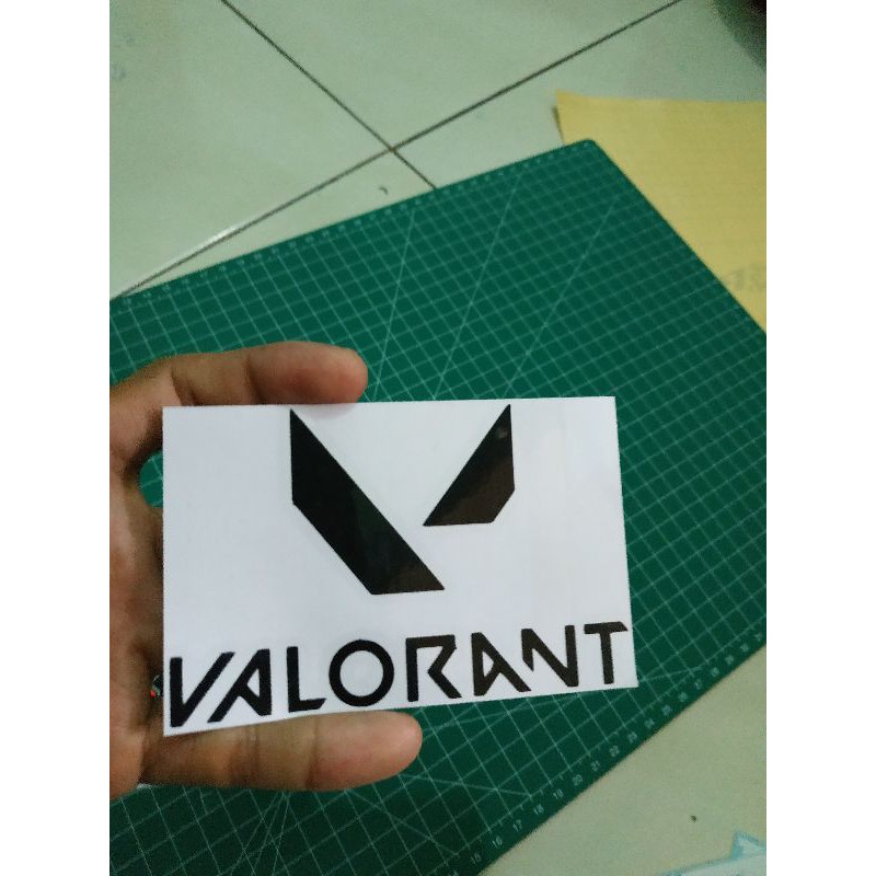 

cutting sticker games valorant