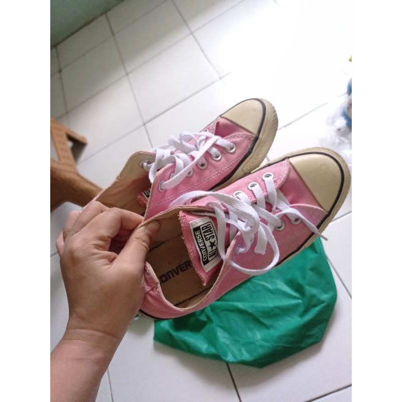 Preloved Sepatu Converse PINK