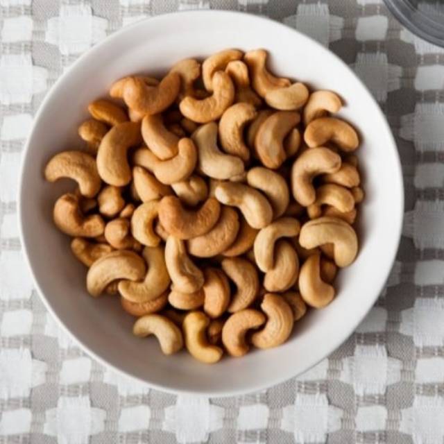 

100Gr Kacang Mede Panggang Jumbo Sulawesi/ Roasted Cashew Nut