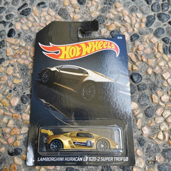 Hot Wheels Exotic Lamborghini huracan LP 620-2 Super Trofeo gold