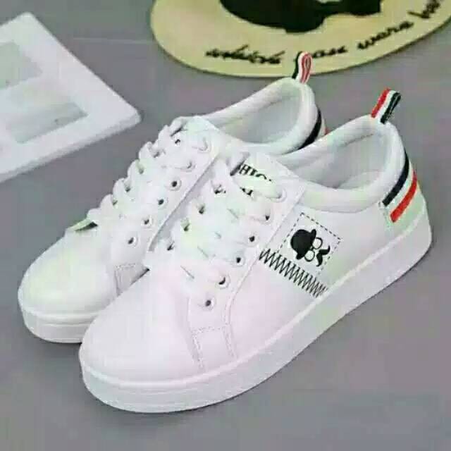 Sepatu Kets Wanita Kumis Putih