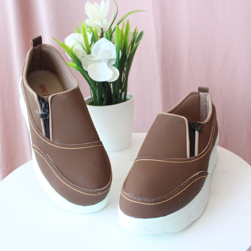 Sepatu Wanita Sneakers One Love DEELA Hak Tinggi 3-5 Cm Ukuran 36 Sampai 40 Bahan Kulit Sintetis Sol