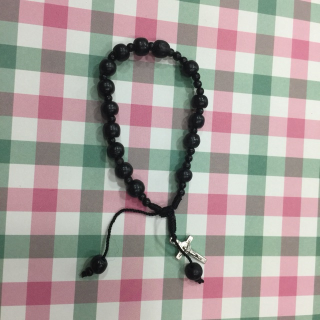 Gelang rosario kayu