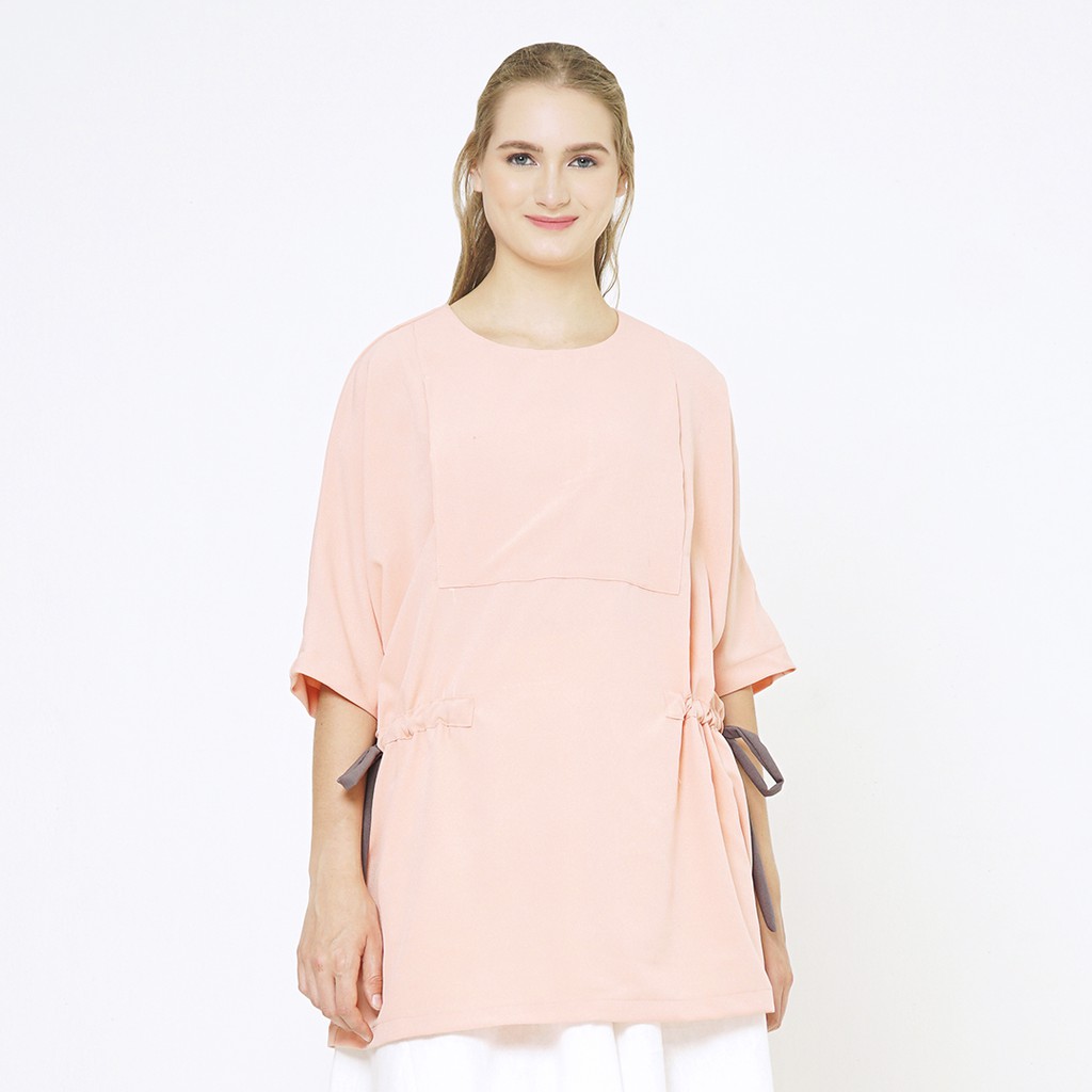 

Mamibelle Canna Blouse Hamil & Menyusui Peach Arabian Crepe Premium