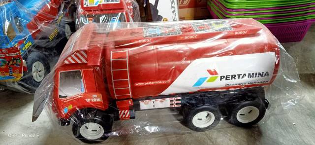 TP 2016 mainan mobil truck pertamina ukuran besar / mainan truck pertamina tank oil super besar