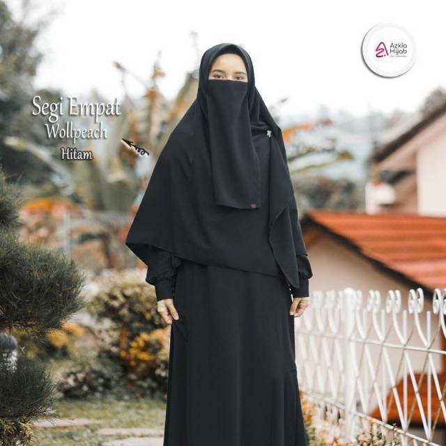 Segi Empat Wollpeach by Azkia Hijab