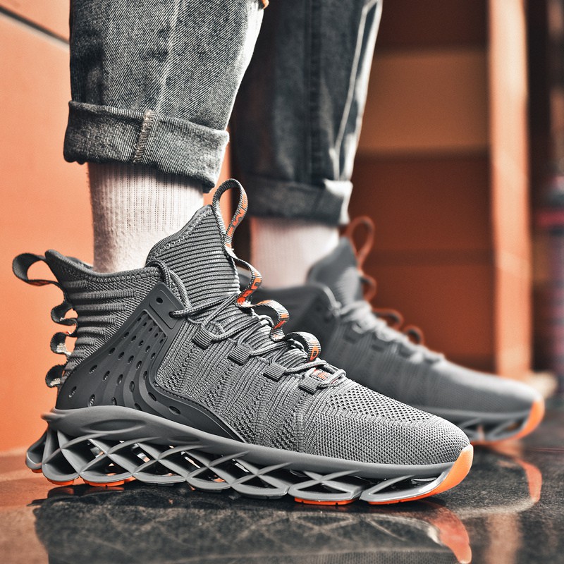 Sepatu Sneakers Casual Warna Merah untuk Pria