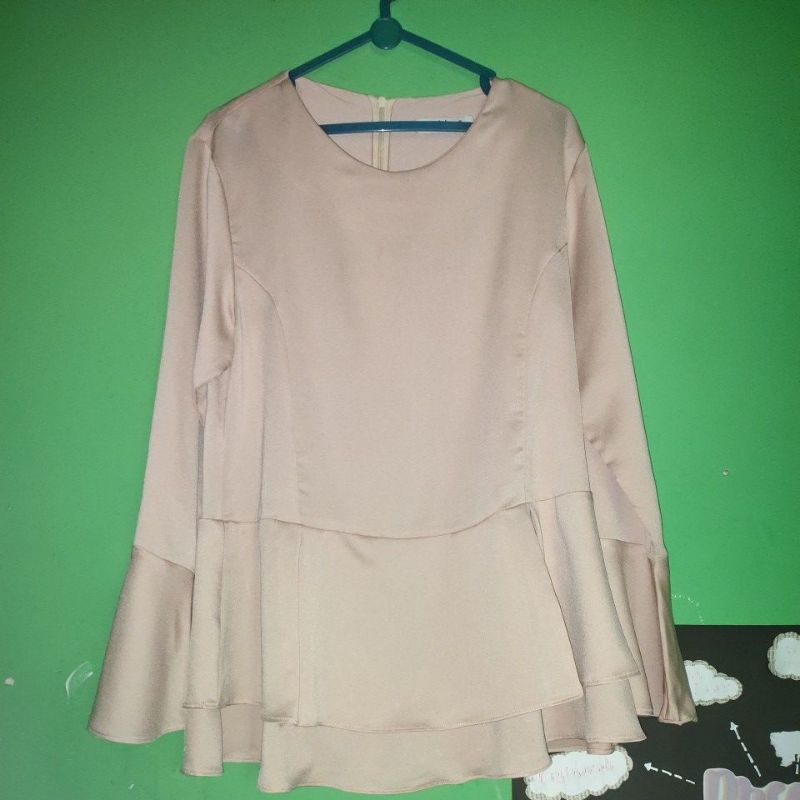 PRELOVED || BLOUSE MEREK NOBBY