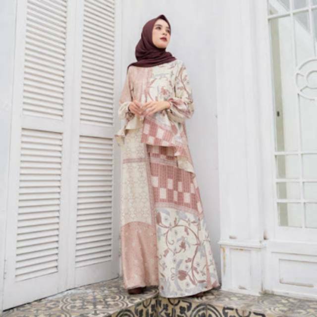 Rumi Dress Wearing Klamby