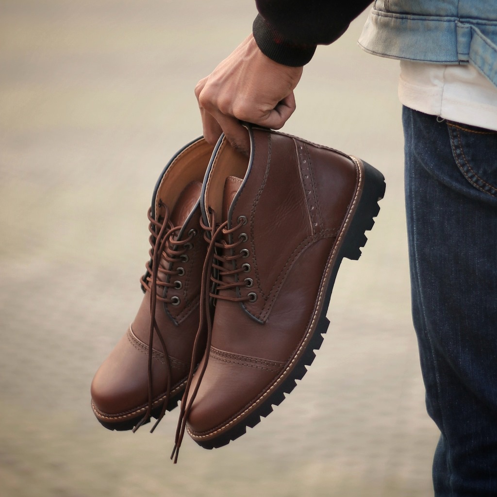 ACOUSTIC BROWN ORIGINAL x REYL MAN Sepatu Safety Boots Coklat Kulit Sapi Asli Pria Kerja Proyek Lapangan Outdoor Ujung Besi Steel Toe Cap Leather Footwear Motor Touring Boot Casual Bikers Riding High Shoes Big Size Ukuran Jumbo 44 45 Keren Terbaru Branded