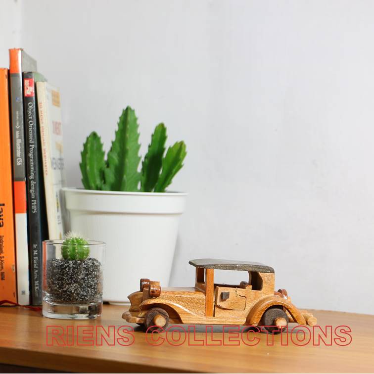 RIENS COLLECTIONS. MINIATUR DIECAST PAJANGAN MOBIL LIMOSIN KAYU UKURAN 15X9X6 CM. MAINAN. OLEH OLEH JOGJA