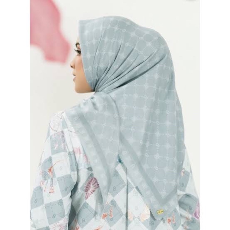 Preloved Buttonscarves Xanadu Monogram Series Ice Blue