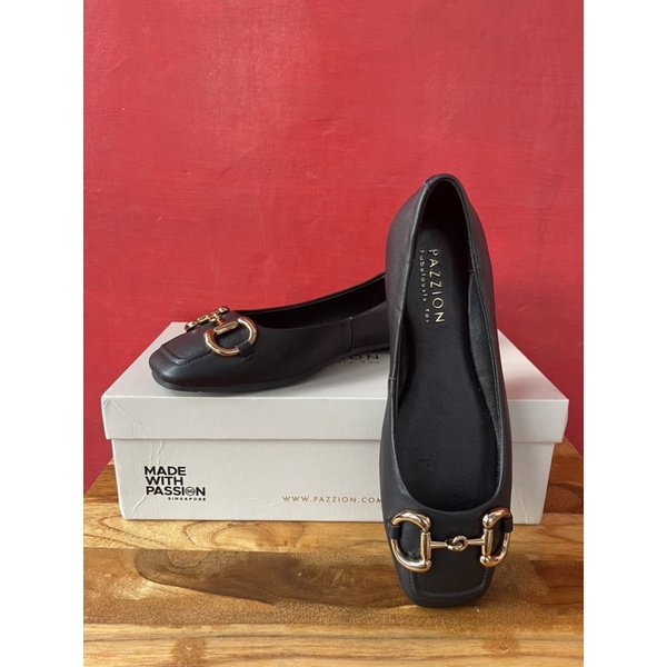 preloved pazzion vintage horsebit square toe flat black