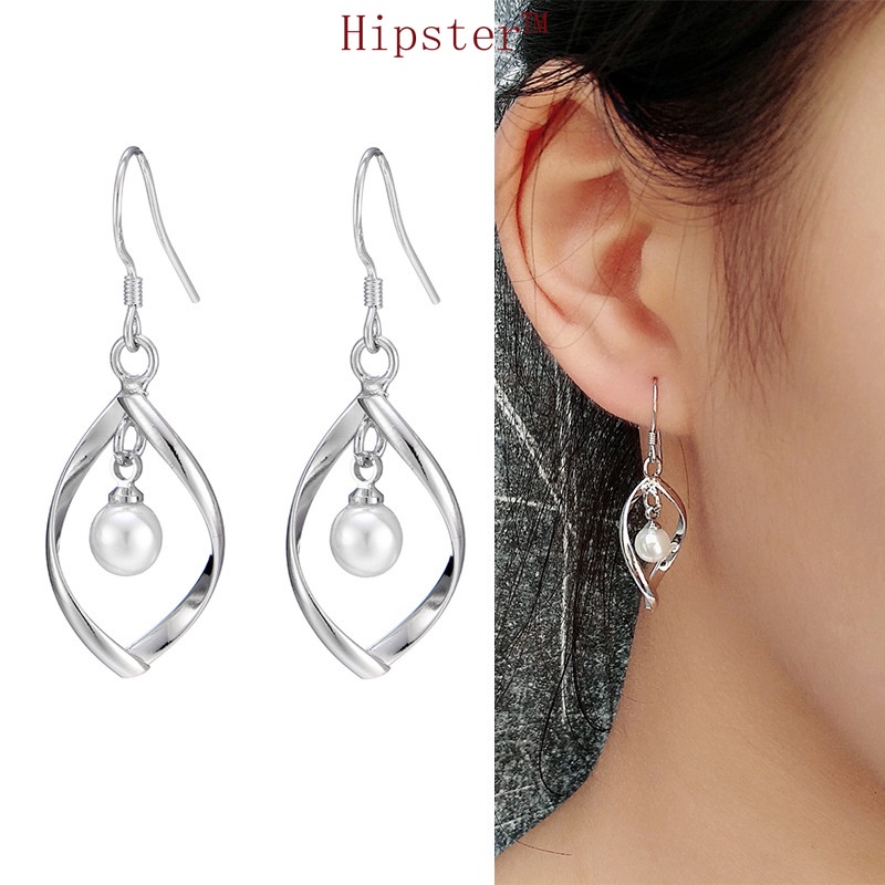 Creative Design Rotating Pearl Grace Hollow Ear Stud