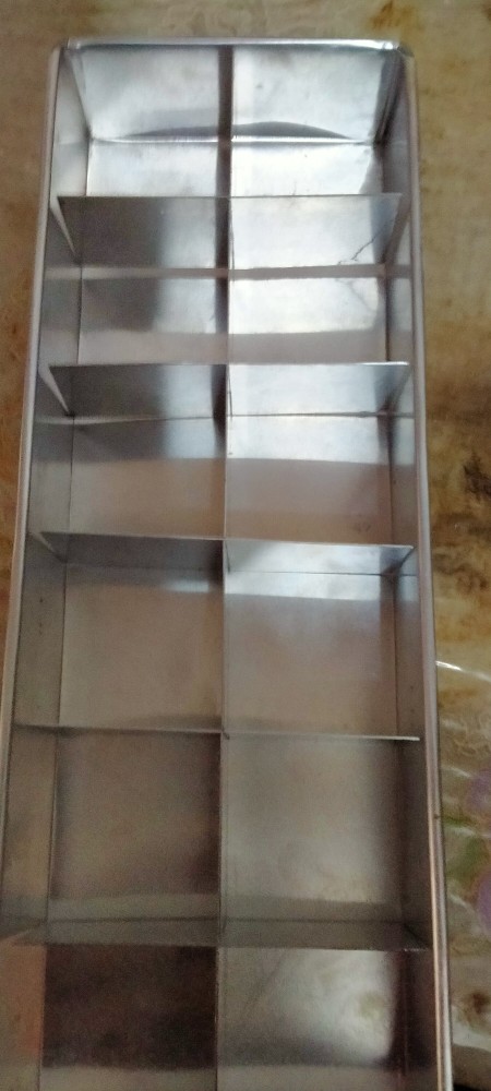 Loyang Brownies Sekat Uk.30x10x4cm Jarak 5x5 (12 Hole)