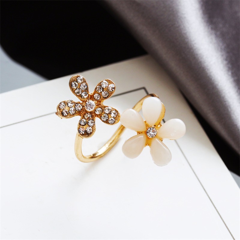 Cincin Model Terbuka Desain Bunga Opal Aksen Berlian Gaya Korea