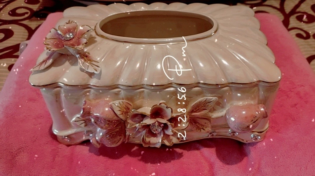 Tempat Tissu Buah Strawberry Keramik