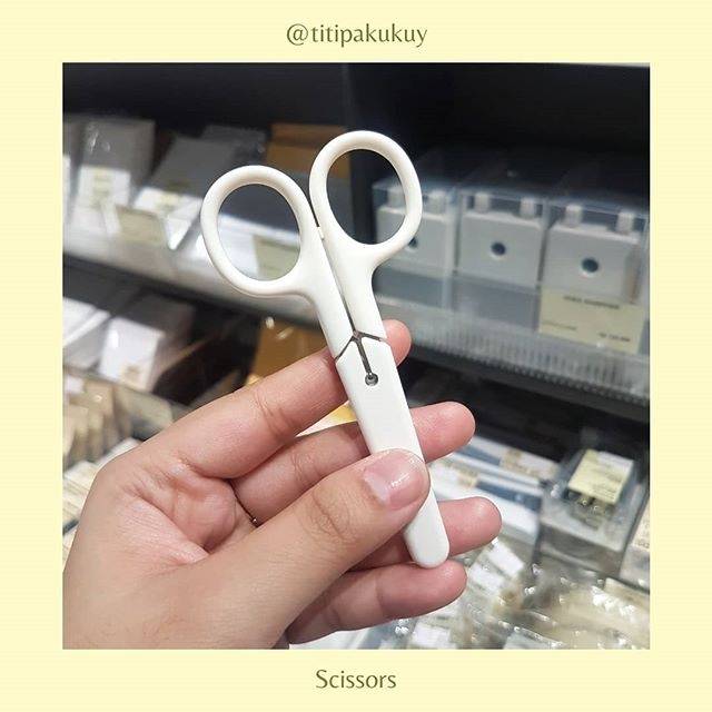 

Gunting MUJI (with cap)