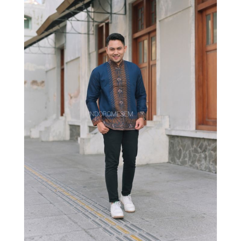 koko kemeja batik navy lengan panjang by ndoromesem bahan katun