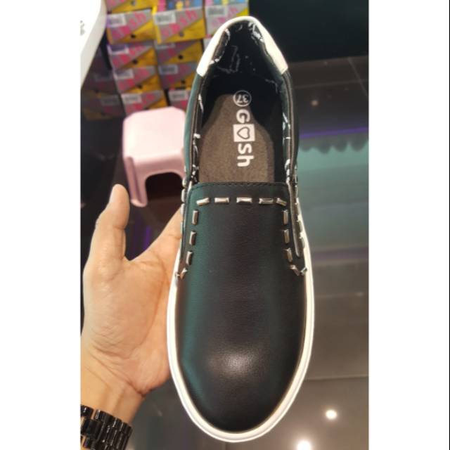 Sepatu Gosh