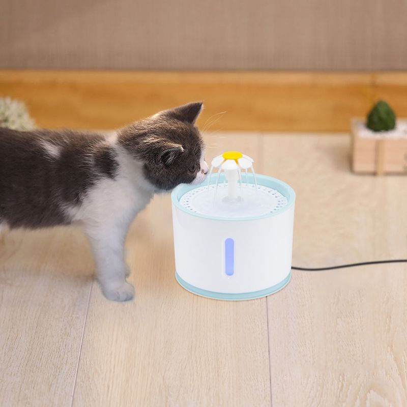 Water Dispenser Fountain Tempat Minum Anjing Kucing Kapasitas Air 2.4 Liter