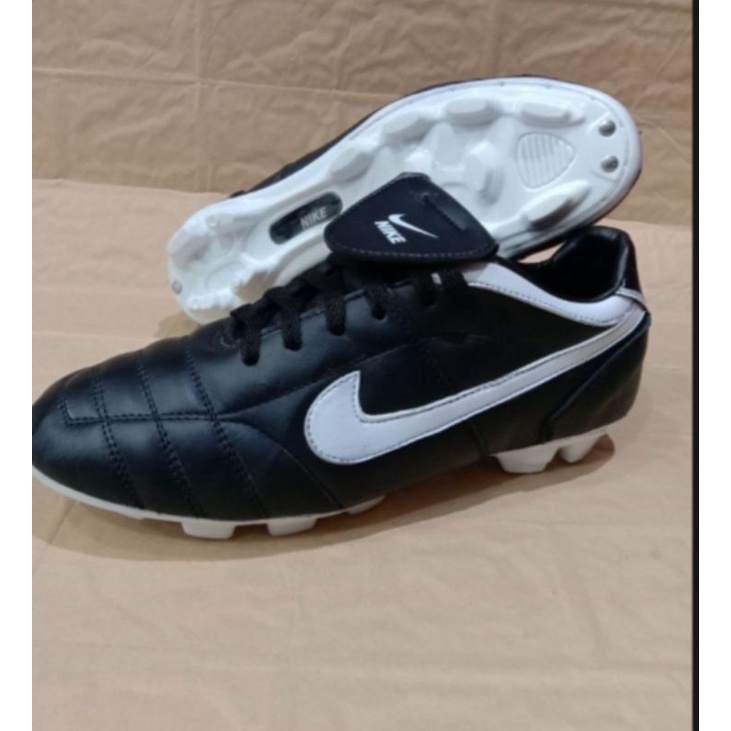 sepatu bola kulit sapi asli terlaris