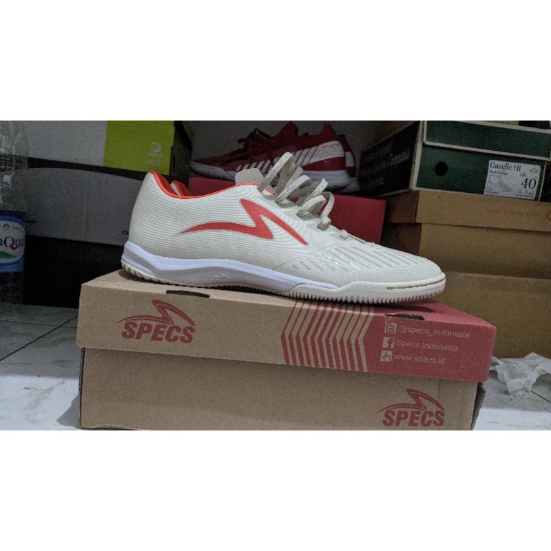 Specs swervo hydra pro in Antique White