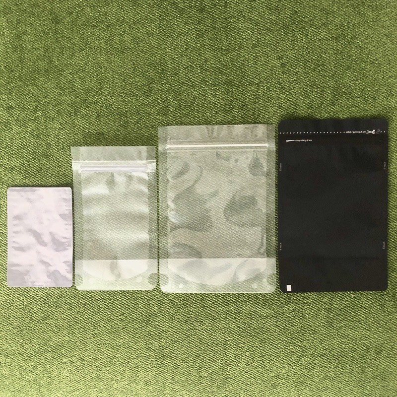 Standing Pouch Plastic Medium (10x17)
