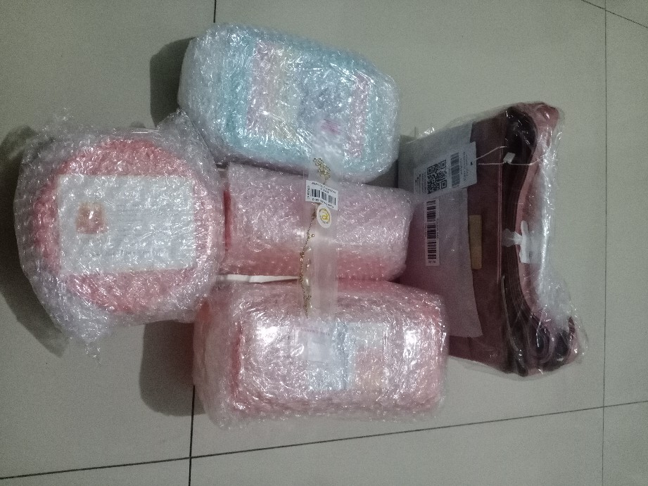 Valence Set Sophie Martin Sunday