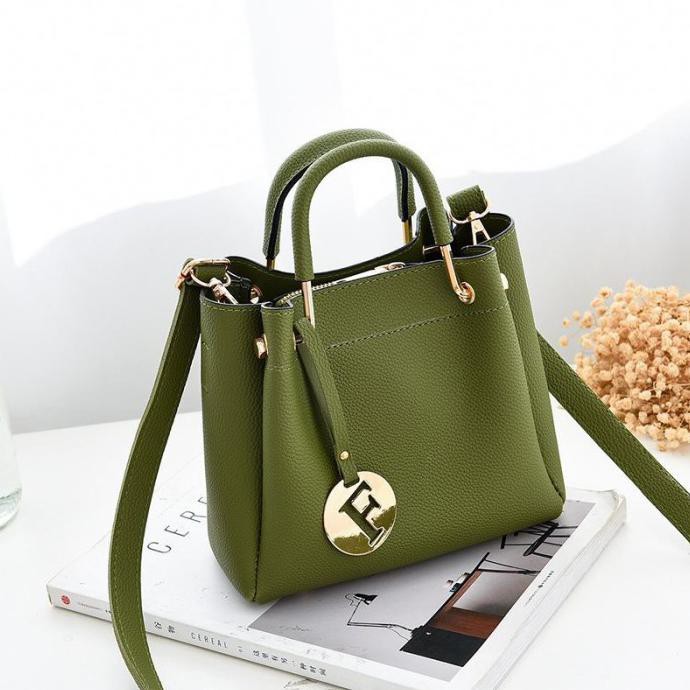 Bibit Tanaman Hias Kuping Gajah Tarantula Hitam Ori Senapmena