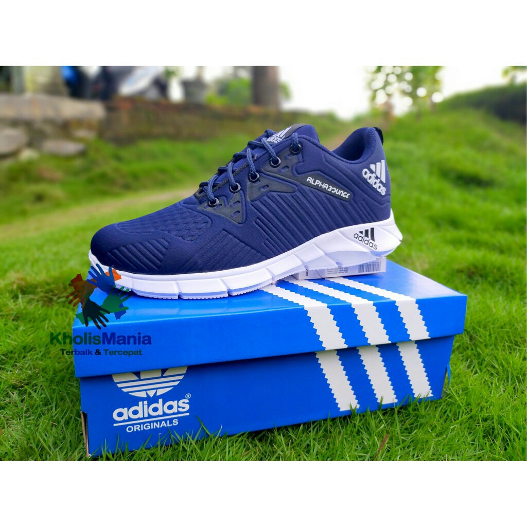 Sepatu sneakers  Adidas Alphabounce