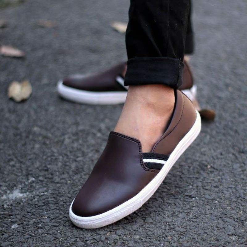 bungkusuku indra - Sepatu Casual Slip On Kulit Pria Sepatu Slip On Sneakers Kasual Santai Kerja