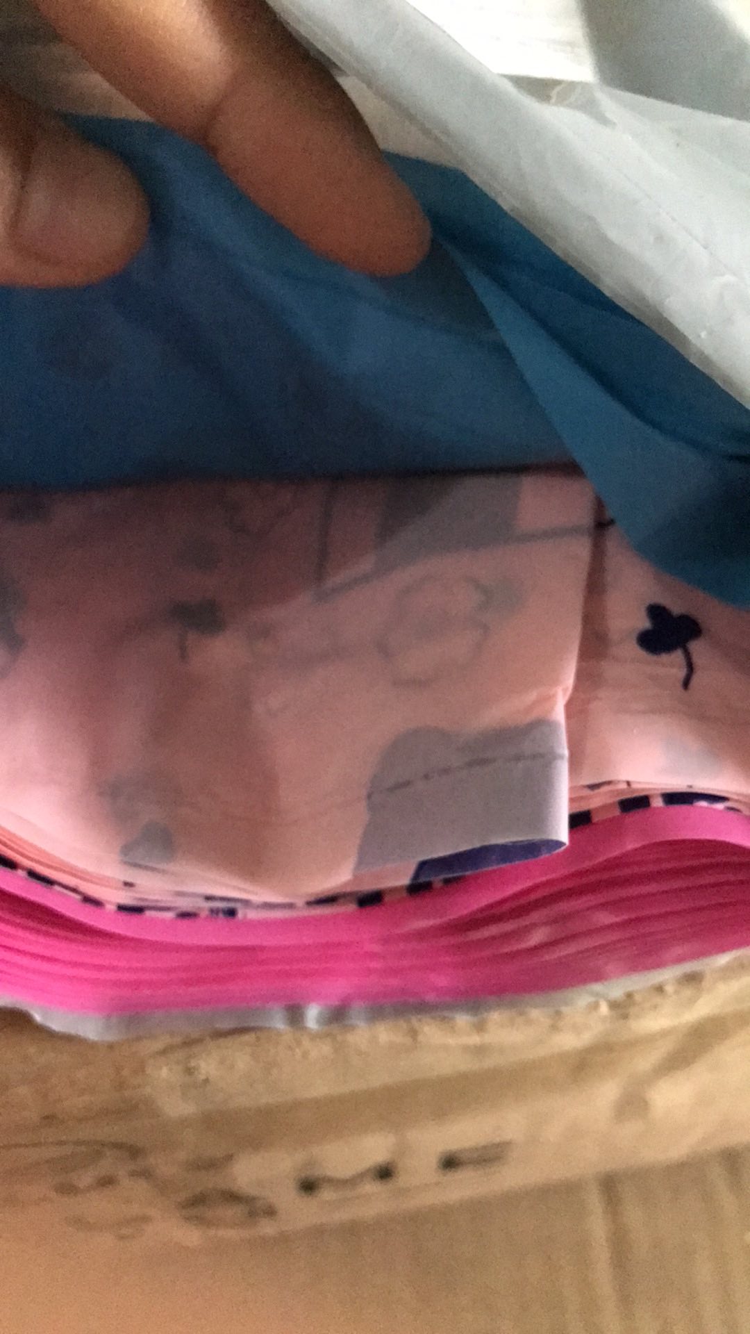 Plastik Berbagai Motif Dan Ukuran
