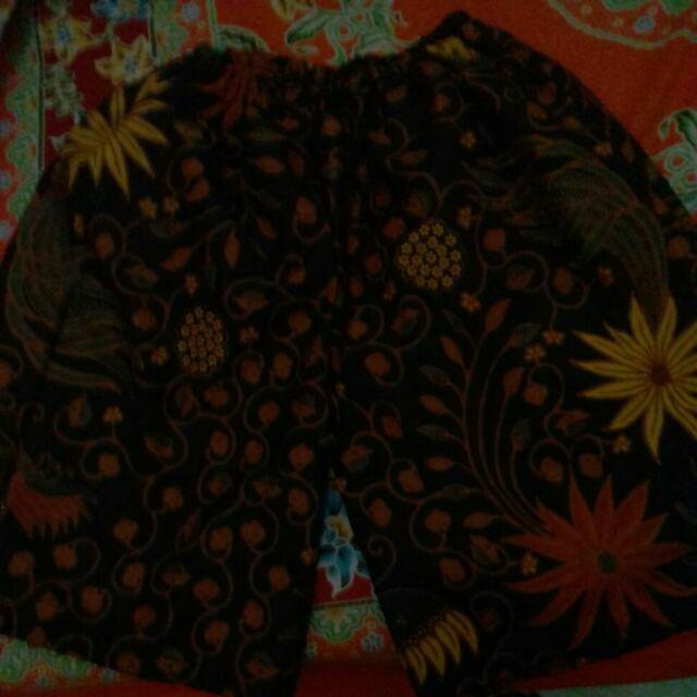 Celana Pendek Batik Nyaman Bumil