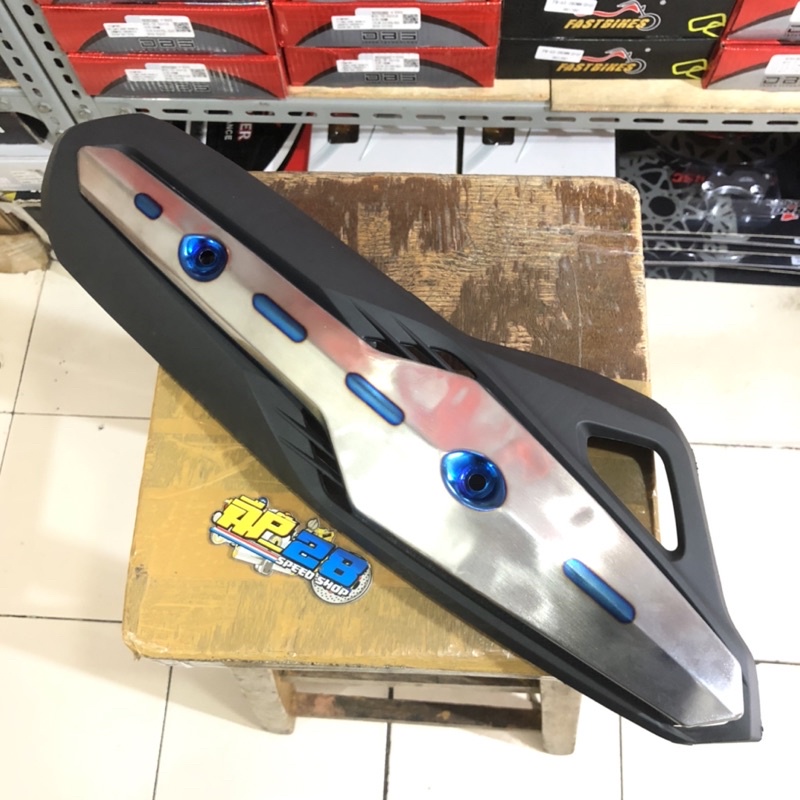 TAMENG KNALPOT VARIO 125 VARIO 150 TECHNO HITAM PLUS LIST TITANIUM 1 SET / TUTUP KNALPOT VARIO TECHNO 125 DAN VARIO TECHNO 150 PLUS LIS TITANIUM