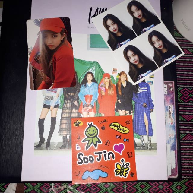 G-idle 1st mini album I AM UNSEALED