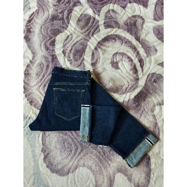 Celana jeans second berkualitas by UNIQLO SALVEDGE SLIM STRAIGHT