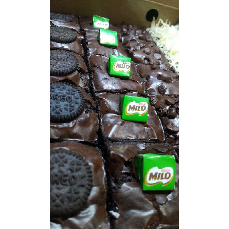 

Fudgy Brownies Premium 20x20cm