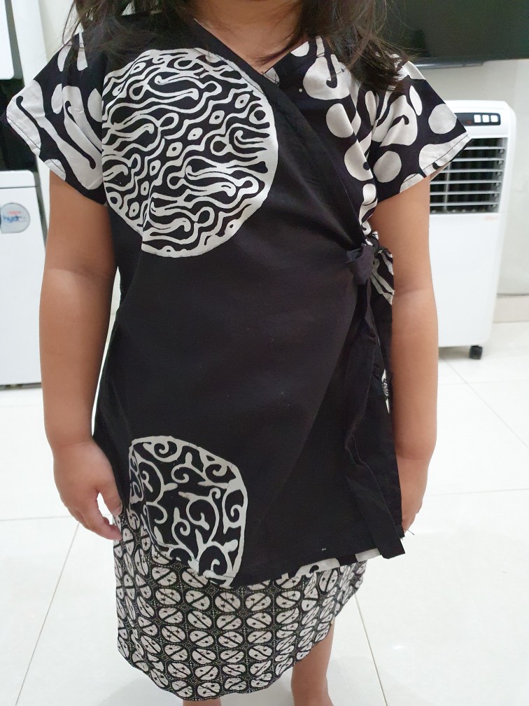 Blus Atasan Top Batik Anak Hitam Putih Mix 2 Motif Batik Bagus Bahan Katun Adem Dan Enak Dipakai