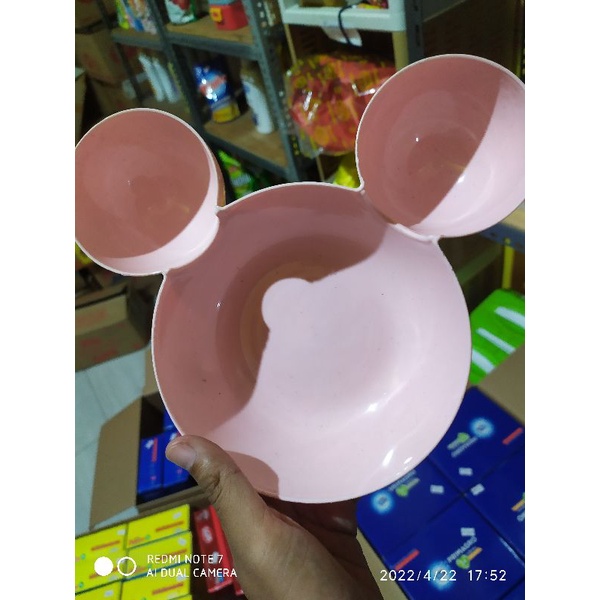 

tempat makan mikcy mouse