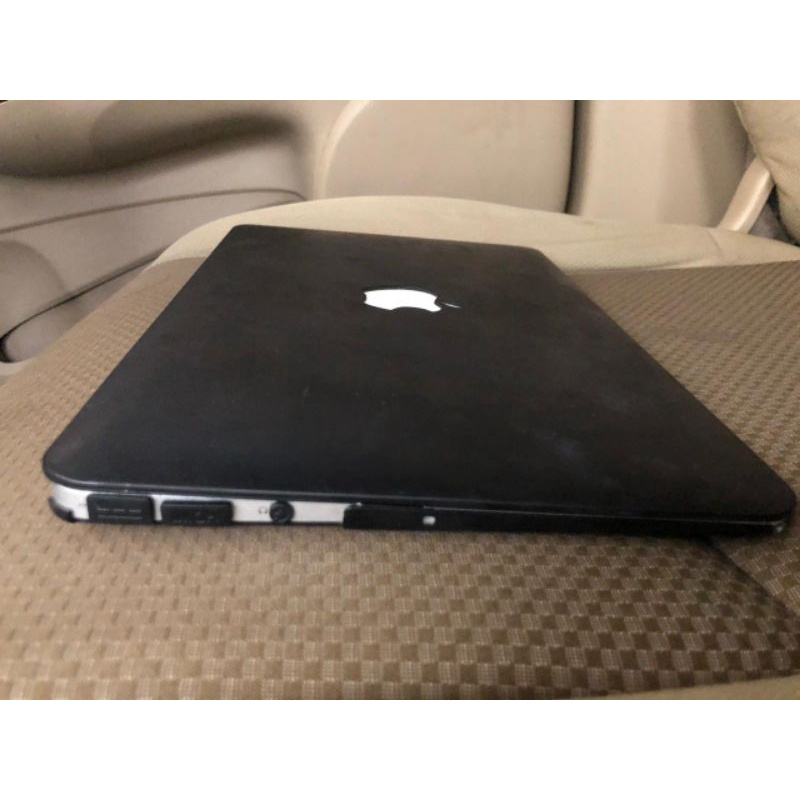 MacBook air 11inc late 2010