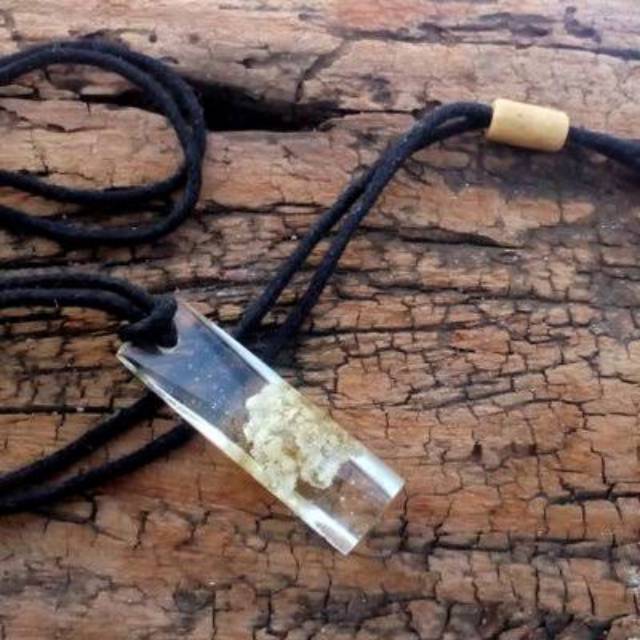 Kalung resin edelweiss bromo handemade