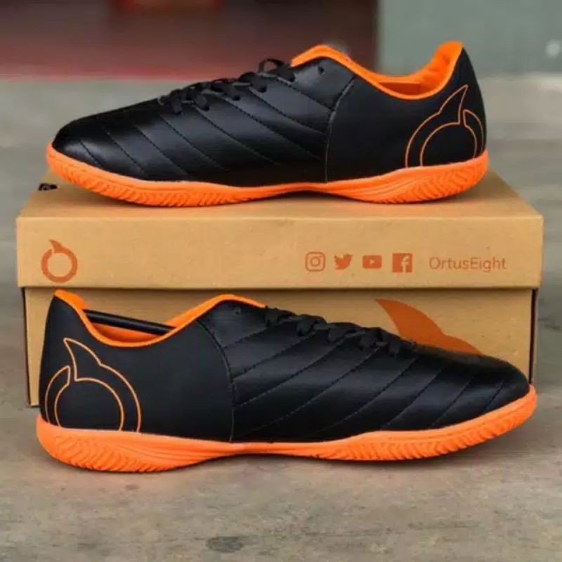 Sepatu Futsal Ortuseight Cygnus In Black /Ortrange