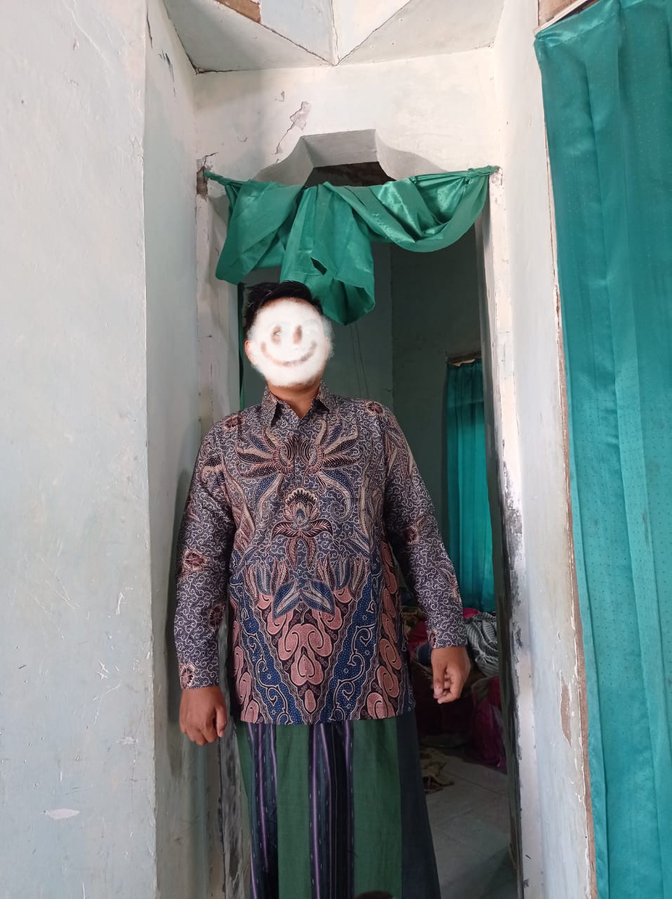 Batik Myrna - Kemeja Batik Lengan Panjang Pria Atasan Ceplok Navy