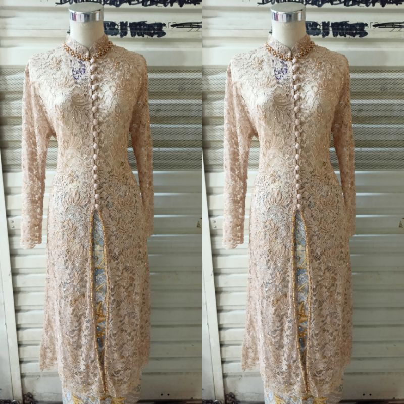 kebaya pengantin sematakai/ satu set rok ada Payet/bahan brukat /selayer bahu kerudung/ ( size L LD 100 )( size XL LD 110 )( size XXL LD 120 )