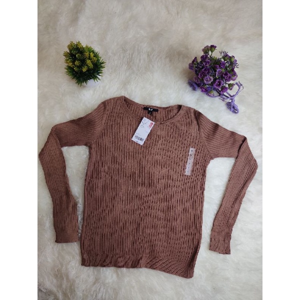 baju rajut wanita lengan panjang warna coklat ukuran M brend uniqlo
