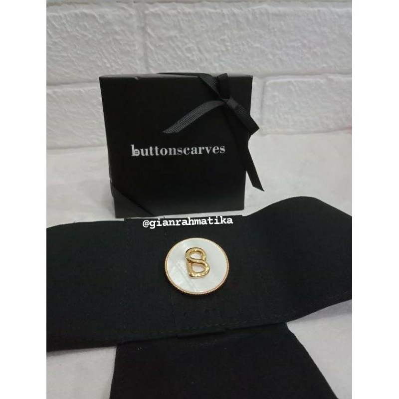 BUTTONSCARVES WHITE SHELL BROOCH